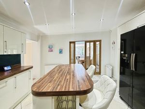 Kitchen- click for photo gallery